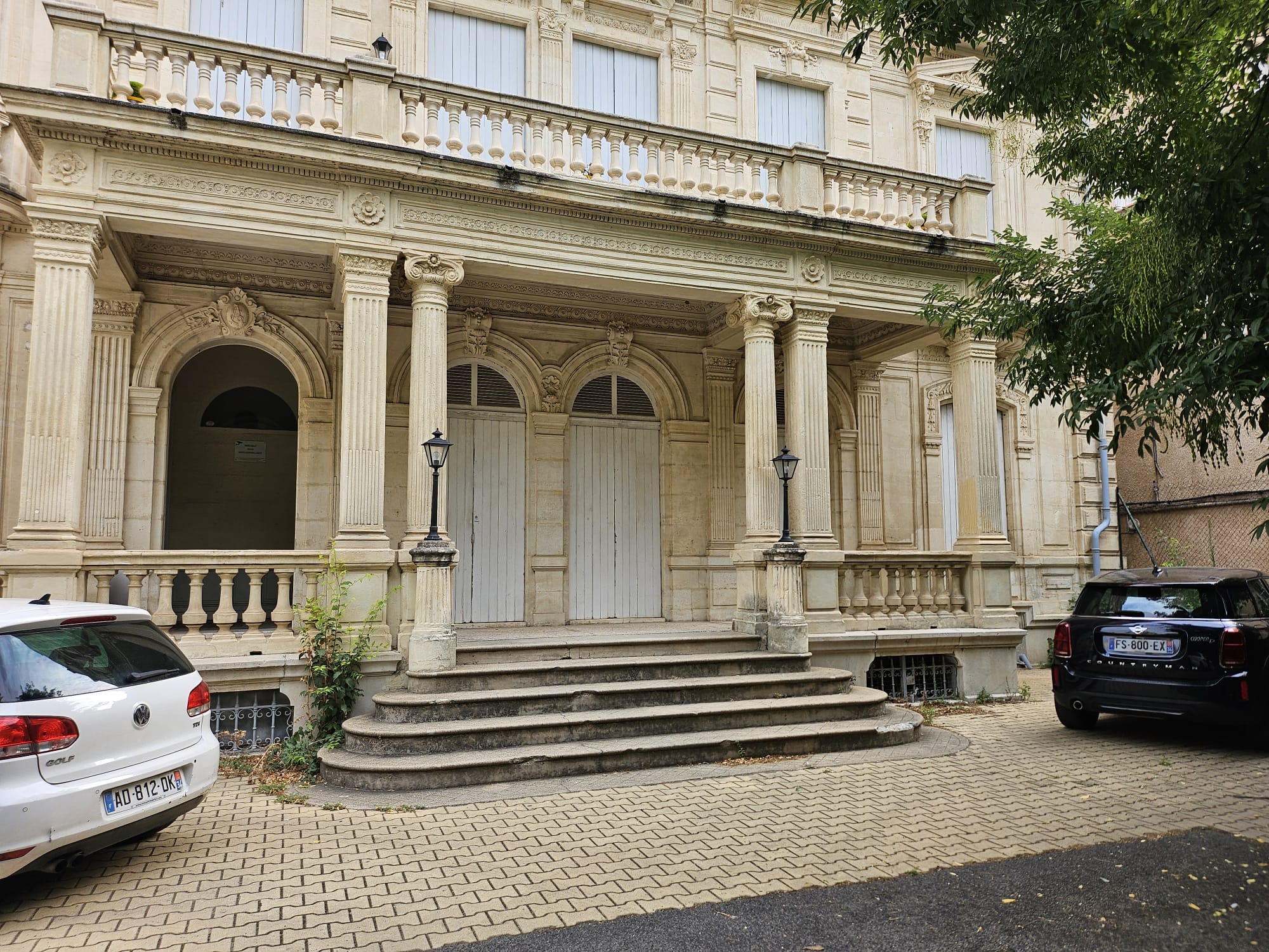 Disponible à la Vente Local Professionnel haut de gamme dans Immeuble Haussmannien 190 m² avec Parking - Béziers Hyper Centre Allées Paul Riquet - Square des Poètes -Bvd Wilson – Beziers